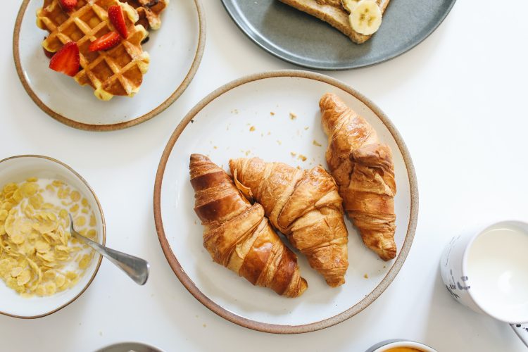6 rzeczy, których nigdy nie powinno się jeść na śniadanie