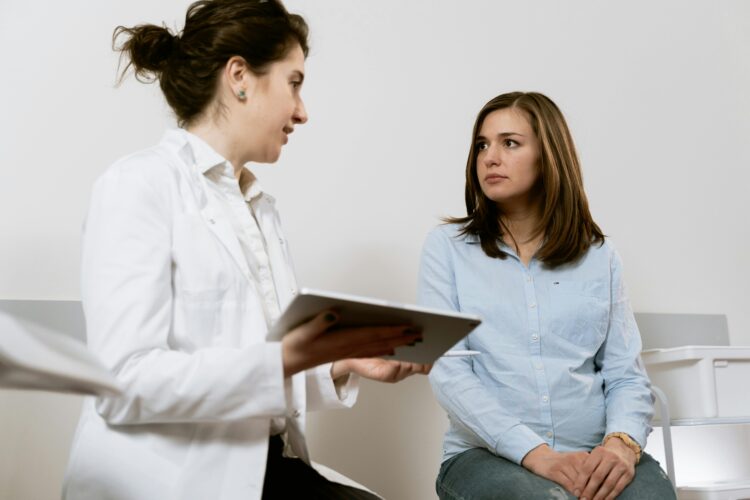 Zagubione zaufanie: Jak brak zaufania do lekarza odbija się na zdrowiu pacjenta?