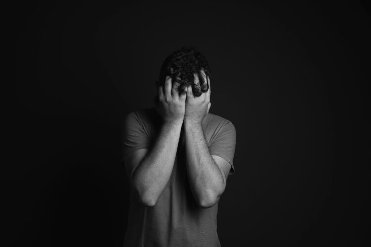 7 zdań, których nigdy nie powinniśmy mówić do osoby z depresją