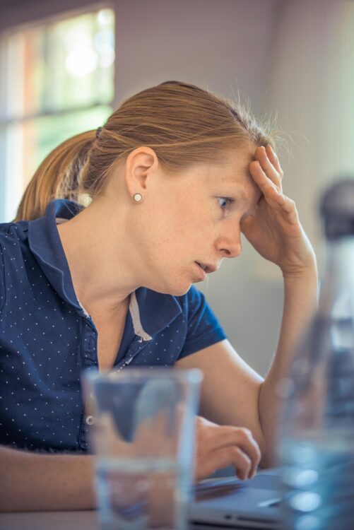 Jak stres wpływa na zdrowie kobiet? 7 kluczowych aspektów