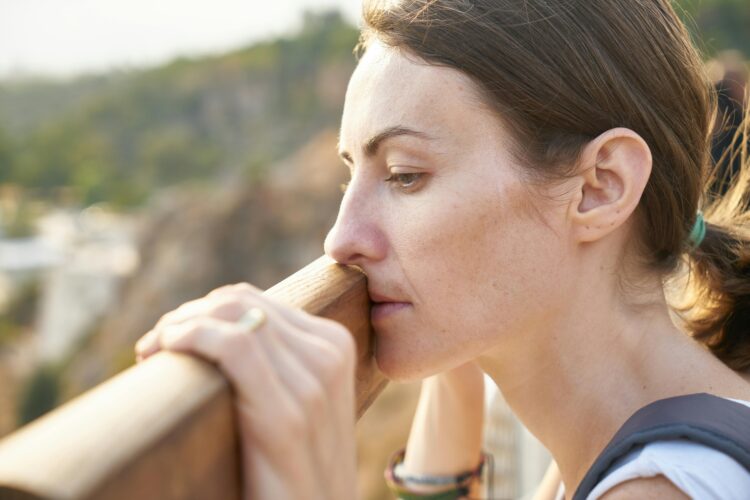 Przedwczesna menopauza – kiedy się pojawia i jakie daje objawy?